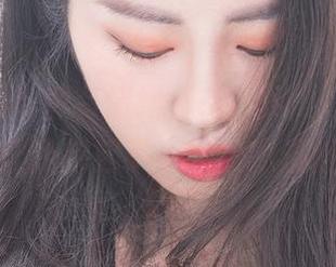 每一件毛衣都有情绪，Dami(퀸다미)的作品让我想起了小时候的温暖。