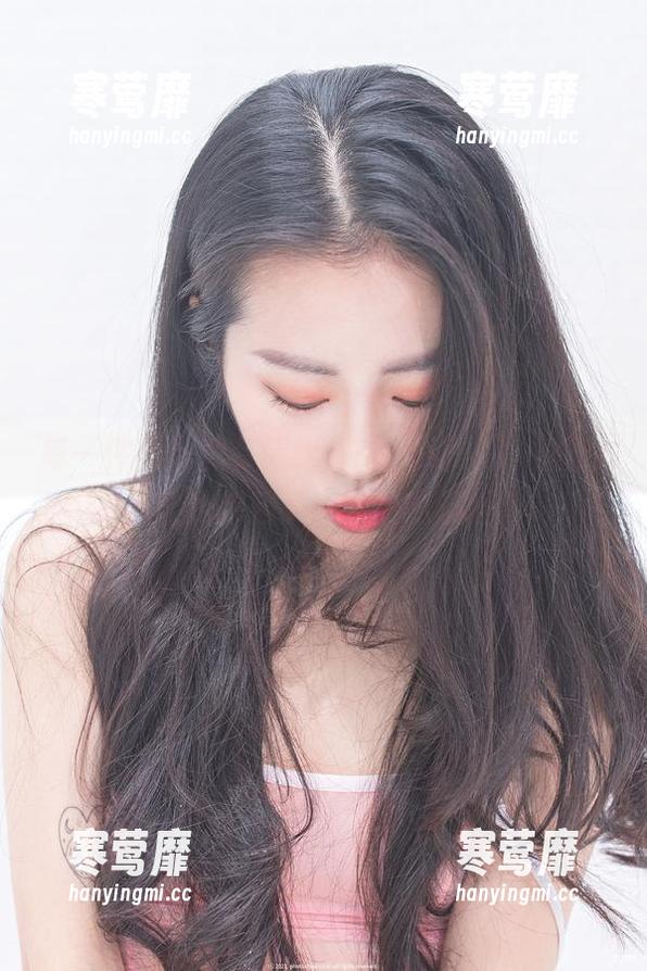 每一件毛衣都有情绪，Dami(퀸다미)的作品让我想起了小时候的温暖。