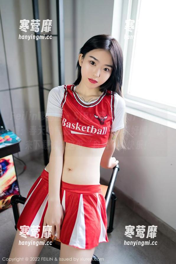 Feilin嗲囡囡 - SiByl李思宁的户外写真集：春天的气息，简直比花都要好闻，快来下载试试这份‘自然’的快乐！