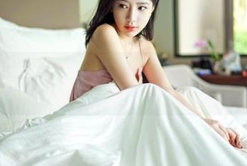 Feilin嗲囡囡 – 下载SiByl李思宁的吊带写真集，猝不及防的美让你想尽快收藏。