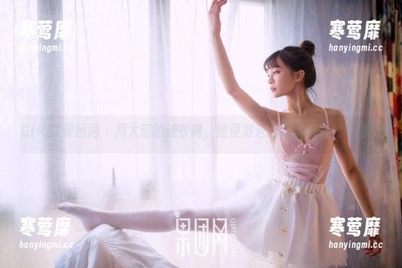GIRLT果团网-周大萌 GIRLT果团网 - 周大萌的连衣裙,随便放进网盘里也显得特别!