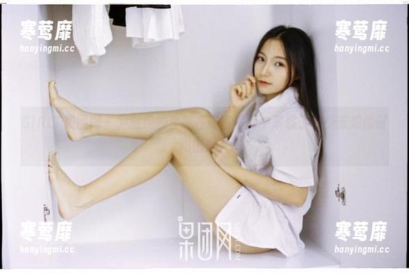 GIRLT果团网 - 尹意纯的套装在高清写真中串联了多少未知的时尚密码？
