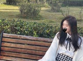 微密圈 – 图片里July芝岚的肉丝蓝高跟，难以忽视的存在，似乎隐藏了很多说不清的情绪。