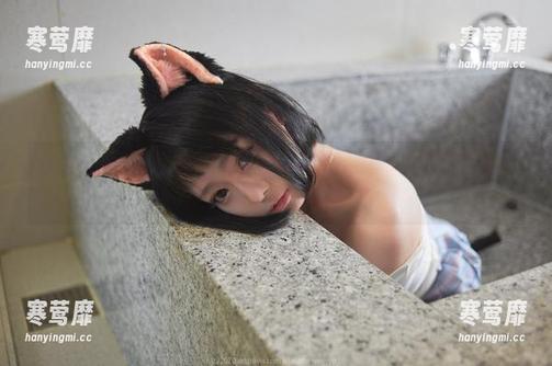 Maruemon(마루에몽)的水手服高清盛典，在线上和你对视，像在做一个又臭又长的寒暄。