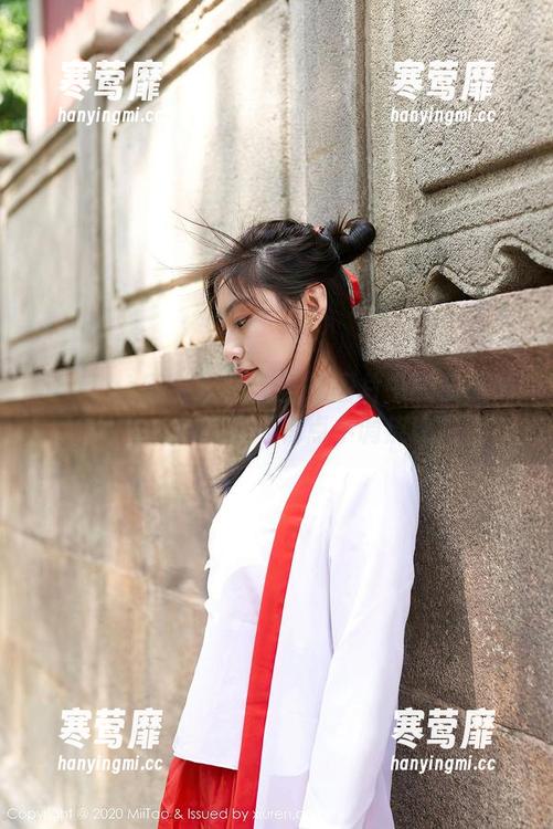 MiiTao蜜桃社-蜜蕊Mary MiiTao蜜桃社 - 无圣光图片中的蜜蕊Mary,腿就像是有点小调皮嘛!
