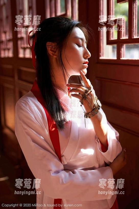 MiiTao蜜桃社 - 咳咳，陆萱萱Cecilia，这个温柔图包不要钱？有没有什么隐形收费，深思…