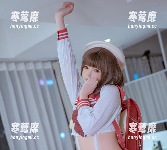 Quan冉有点饿与猫猫的写真图集，一场你意想不到的呆萌游戏！