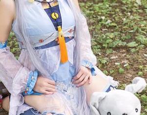 TouTiao头条女神 – 杜菲菲比基尼写真：当艺术与海风相遇，效果比你想象中更清凉！