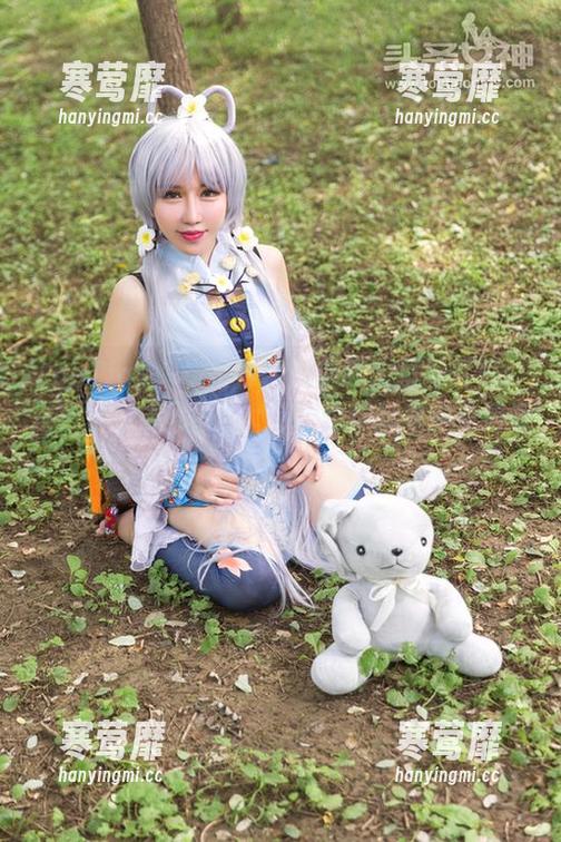 TouTiao头条女神 - 杜菲菲比基尼写真：当艺术与海风相遇，效果比你想象中更清凉！