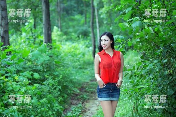 TuiGirl推女郎-Yu佳妮 TuiGirl推女郎 - Yu佳妮带你游览短裙全套,究竟能不能被风吹起?