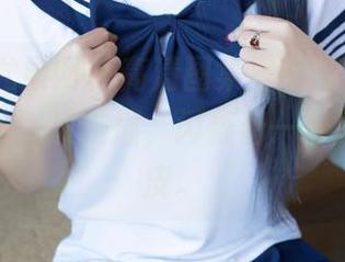UGirls尤果网 – 高清图集里的陈宝拉，豹纹和她的气质碰撞，闪烁着一种无言的调皮。
