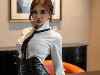 XINGYAN星颜社 – 圣诞不止是张图包——赵馨悦的写真里藏着一杆“摆拍”的真功夫，试试跟我一样转个圈？