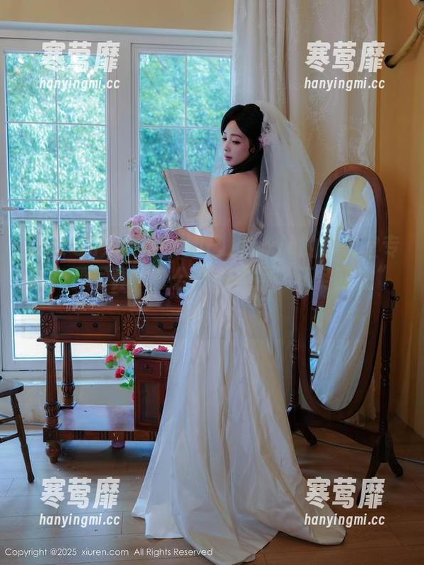 Xiuren秀人网 - 妲己_toxic的办公室专属免费写真，办公时间美得“不务正业”！