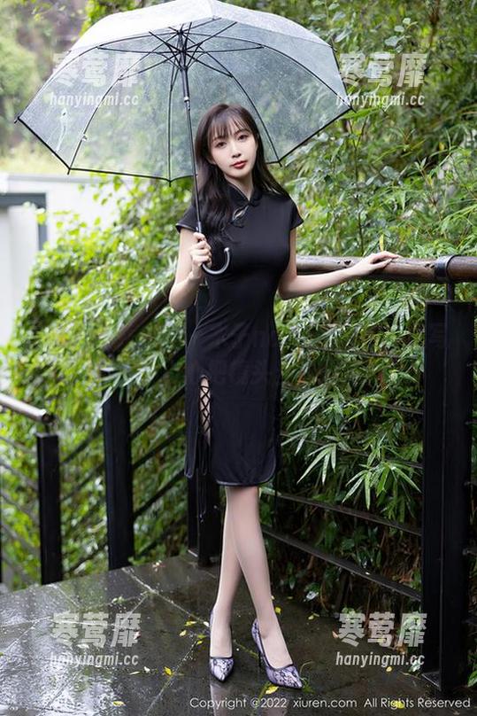 Xiuren秀人网 - 木子nana出门拍少女写真：不小心把镜头当自拍了？