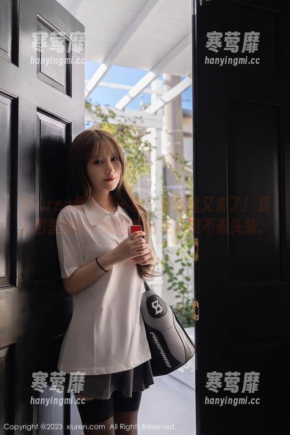 Xiuren秀人网 - 看！爱酱里又来了！双人图里连影子都含蓄得让人摸不着头脑。