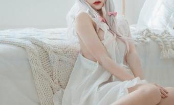 免费在线浏览，Yuna(윤아)的SAINTPhotolife，单凭色彩就吸引到我了。