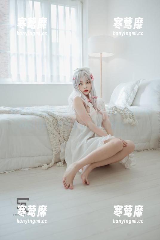 免费在线浏览，Yuna(윤아)的SAINTPhotolife，单凭色彩就吸引到我了。