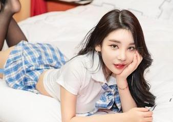 看Zzyuri的这个圣光写真，无意中发现排序之后，套图里的每一寸都是故事。