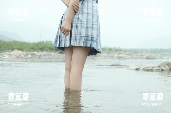 eloise软软的奇异秘书合集，壁纸里完成你的职场遐想。