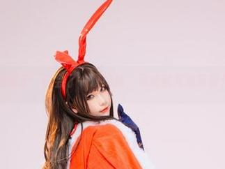 七七娜娜子：误会了一双棉袜，竟成就高清写真传奇！