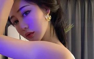 微密圈 – 虽然图库不算多，不爱笑的赛琳的可爱却让我像个孩子一样欢呼。