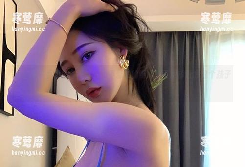 微密圈 - 虽然图库不算多，不爱笑的赛琳的可爱却让我像个孩子一样欢呼。