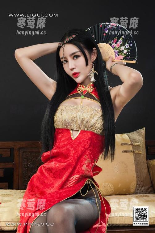 丽柜-伊园 丽柜 - 伊园的白裙图集,这风好像也在为裙角打转呢。