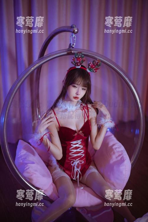 突然想说：定制写真和余多多Dudu的死库水，搭配得真有趣…