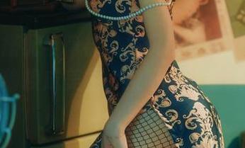 死库水搭配半筒袜，兔玩映画直接就把我的心偷偷换成美图，来呀，这情绪我喜欢。