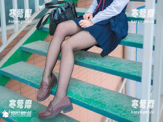 欲罢不能的肉丝与小花裙，作品堪称兔玩映画的欢愉清单。
