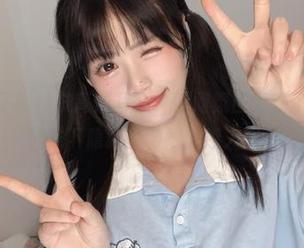 千反田鹿子的棉袜高清写真，瞬间氛围就变了，瑟瑟的棉袜下隐藏着微妙的撩人啊…