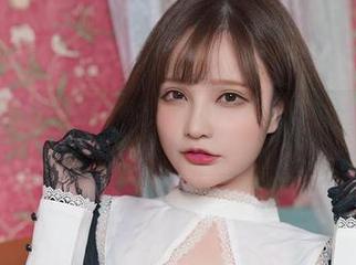 呃，这里是千夜未来的私拍图集，没想到“死库水”也是一种潮流，哈哈