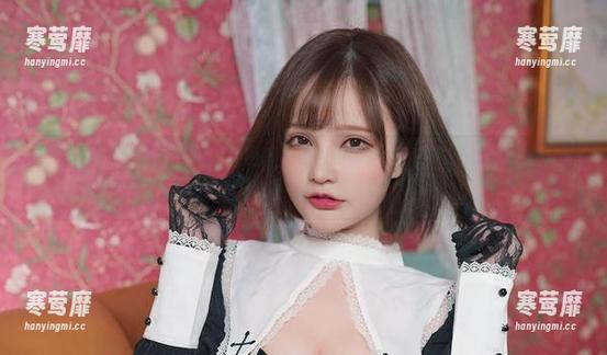 呃，这里是千夜未来的私拍图集，没想到“死库水”也是一种潮流，哈哈