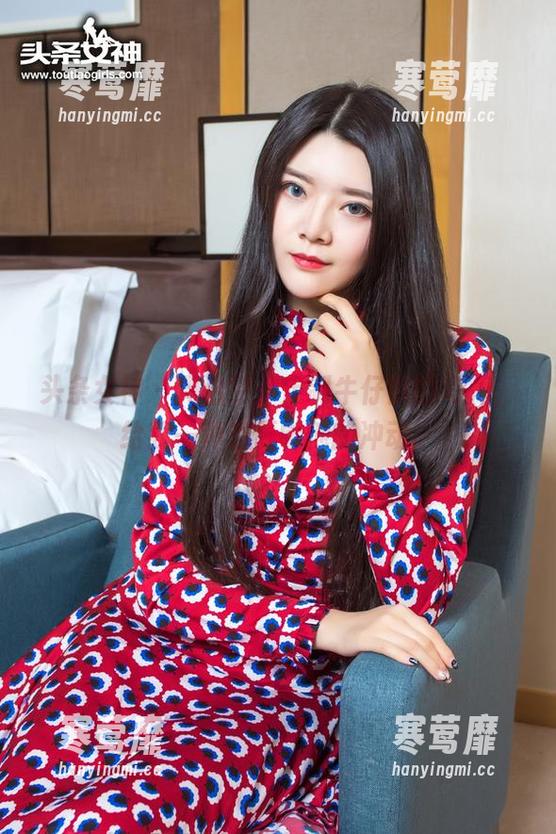 头条女神 - 周治宇：定制牛仔裤的写真，给我一种想要学他的冲动。