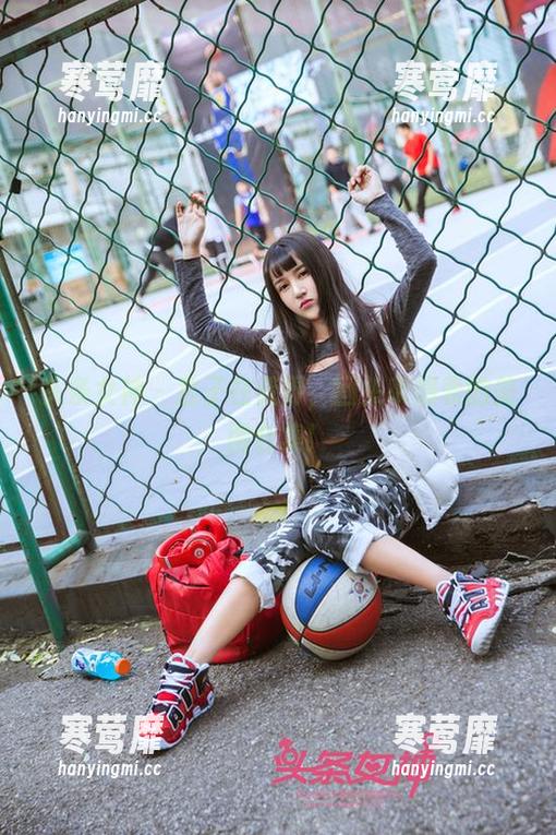 头条女神 - 玄子在荒野，回头率爆表的美图合集！