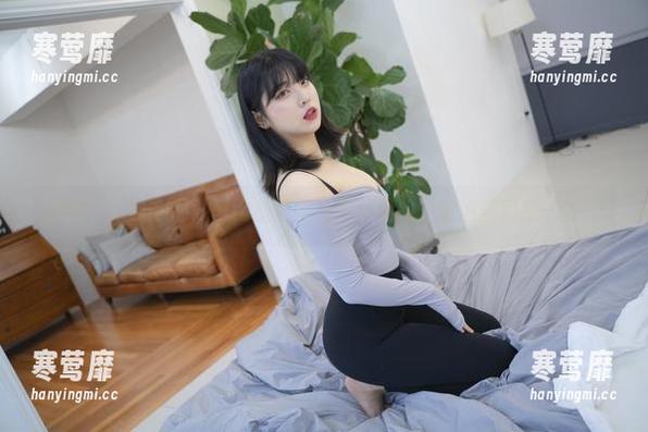 别问，宋哈娜的微型比基尼会让你沉迷的，精选美图来一发！