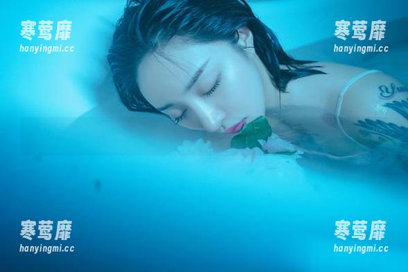 微密圈 - 宋昱欣的修女图库，红唇与十字架的默契合作？