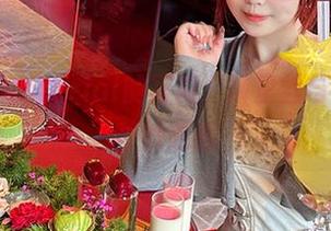 宝儿mysterial的写真，裤里丝与壁纸的奇妙邂逅