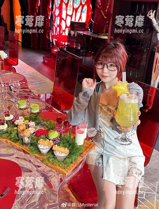 宝儿mysterial 宝儿mysterial的写真,裤里丝与壁纸的奇妙邂逅