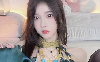 向小小奶瓶儿致敬，她的JK写真有股令人捉摸不透的魔力
