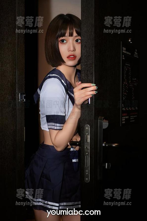 尤蜜荟-乔雅冰 尤蜜荟 - 套图中的轻熟女乔雅冰:成熟和俏皮的完美碰撞。