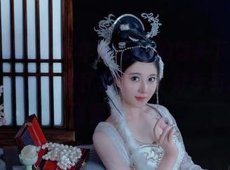 “点绛唇”在年年Nnian的镜头下竟如此多情，图集多到怀疑人生，分享有风险，谨慎掌握！