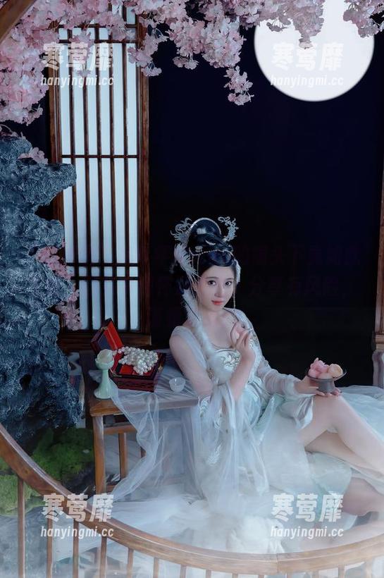 “点绛唇”在年年Nnian的镜头下竟如此多情，图集多到怀疑人生，分享有风险，谨慎掌握！