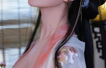 年年Nnian，秋兮回归，cos起来真是绕不开的旋律，图集中都能找到我们的秋天。