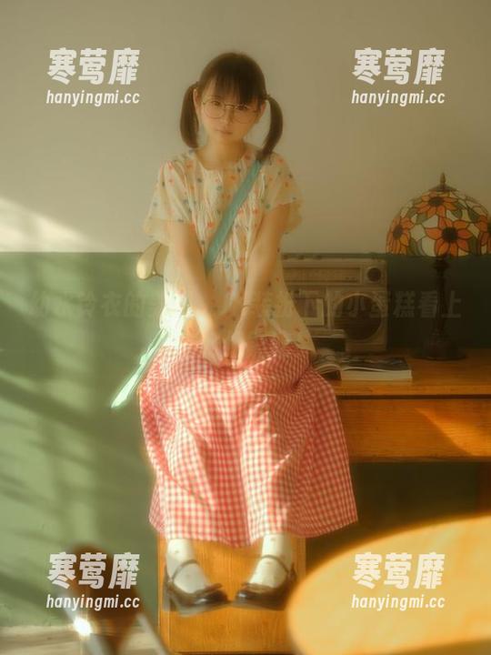幼水铃衣 幼水铃衣的美图,JK装扮下的小蛋糕看上去好像能吃!