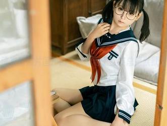 幼水铃衣的照片国产剧：我的电子女友总是默默陪我！