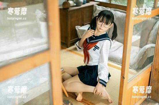幼水铃衣的照片国产剧：我的电子女友总是默默陪我！