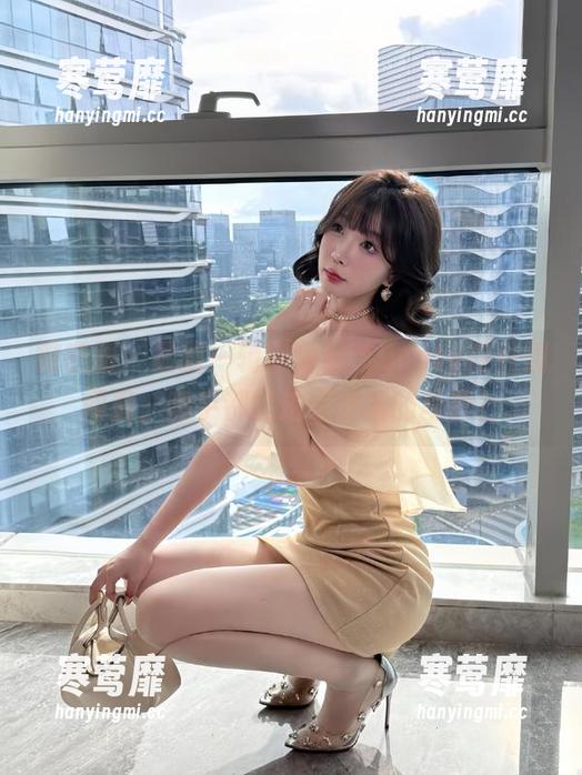 微密圈 - 最新一辑！徐莉芝Booty在校园闲逛，随手都能拍出好看的写真？