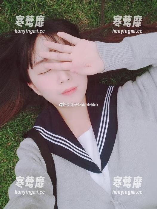最新写真集揭晓：御子Yumiko在吊带里，低调奢华地秀出自己的隐藏才艺！