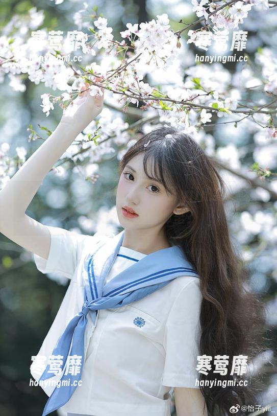 有些蕾丝，意外揭开了怡子yiii的另一面，原图到底在哪里？